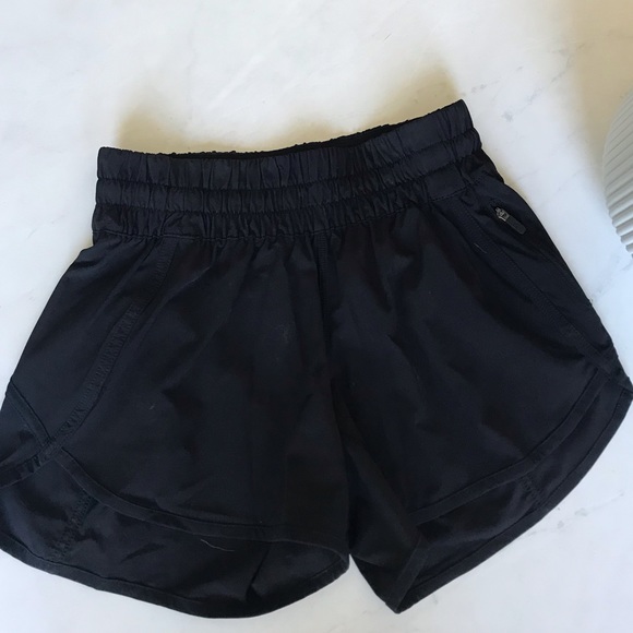 Black lululemon tracker short size 4 - Picture 1 of 5